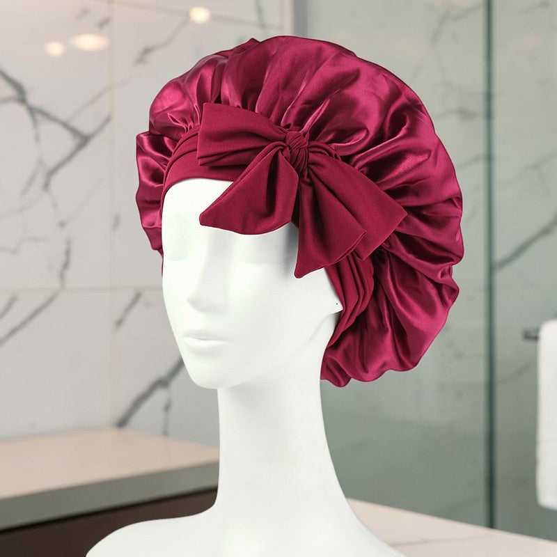 Gorro de satén zafiropulse PERENNE Silk Slumber color burdeos con lazo ajustable sobre maniquí blanco