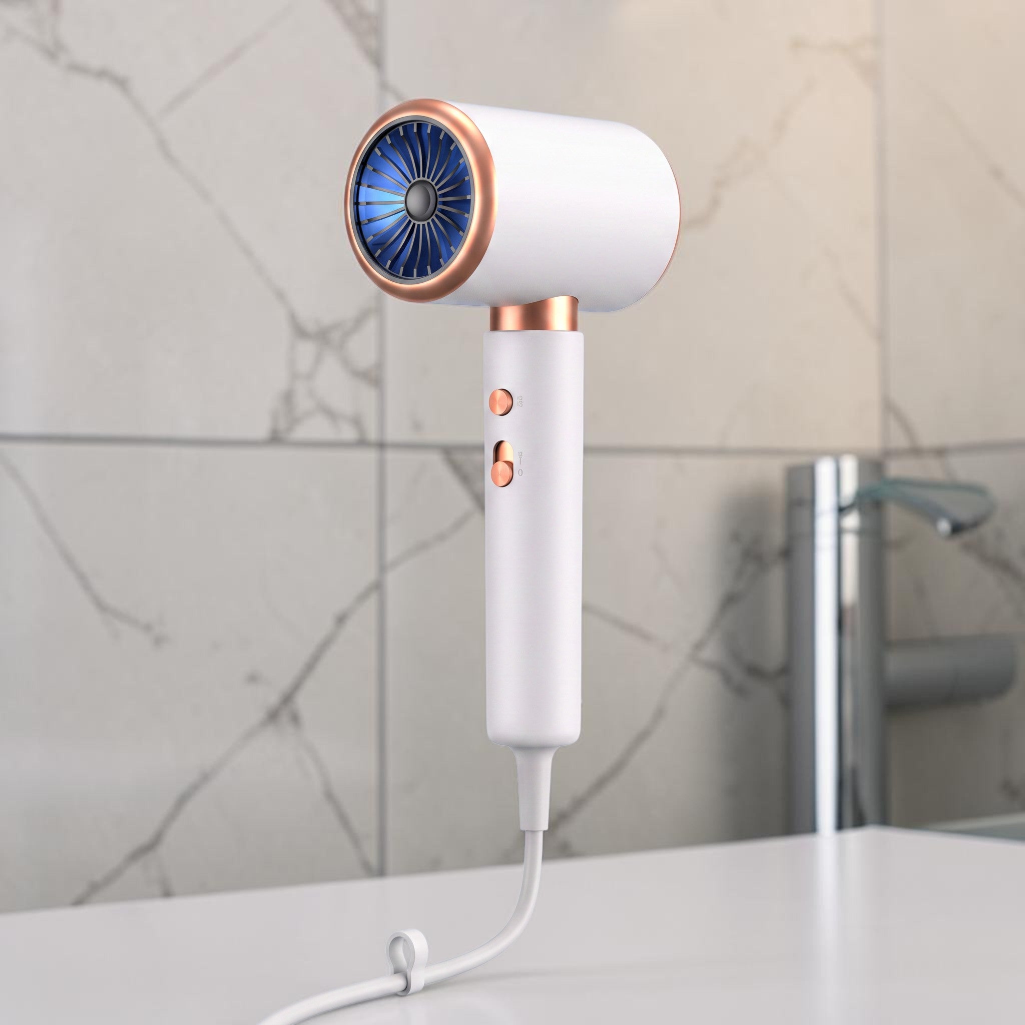 Secador de pelo zafiropulse PERENNE Aero-Glow Therapy blanco con detalles en oro rosa y rejilla azul en un baño